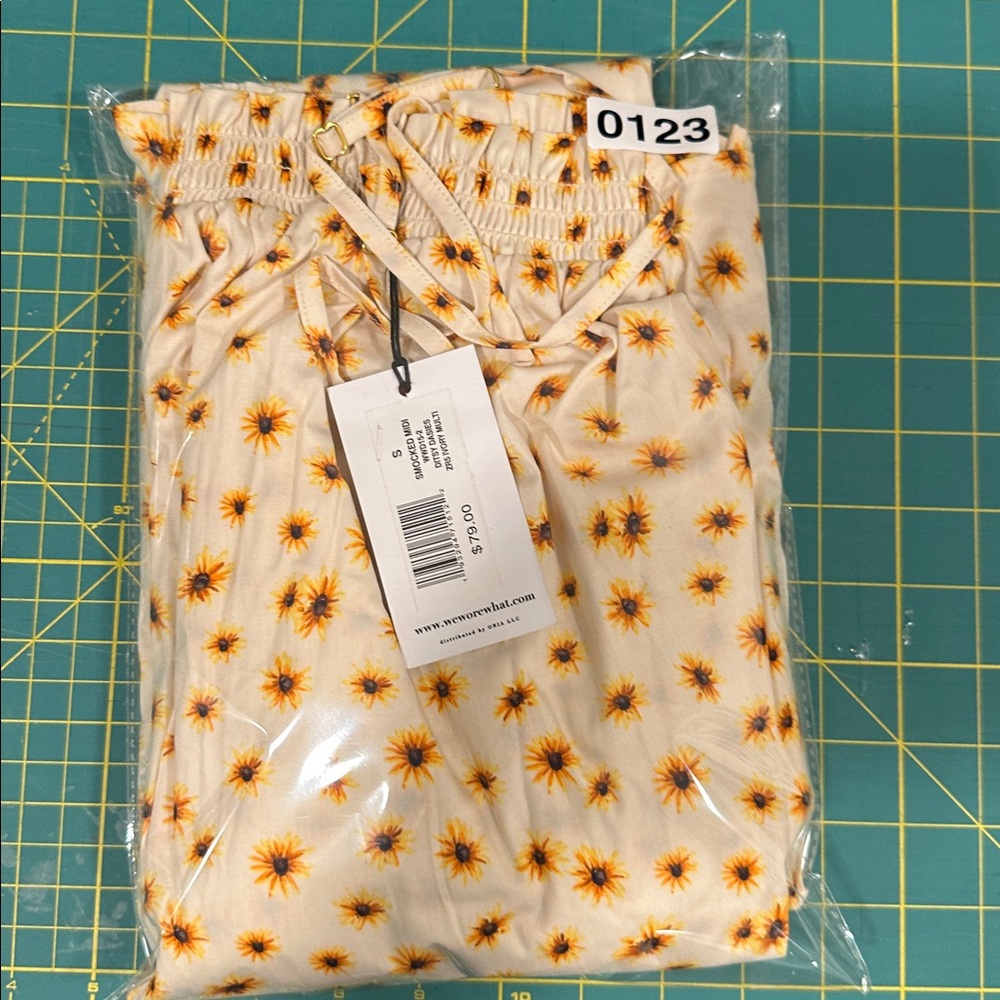 NWT- WeWoreWhat x Revolve Smocked MIDI Ditsy Daisies Dress - Picture 13 of 13